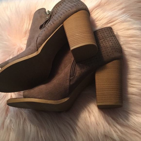 Boots - Picture 2 of 3